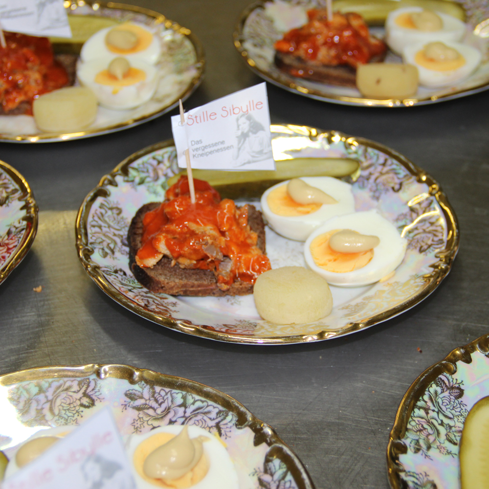 Fb stille sibylle gedeck kneipenessen